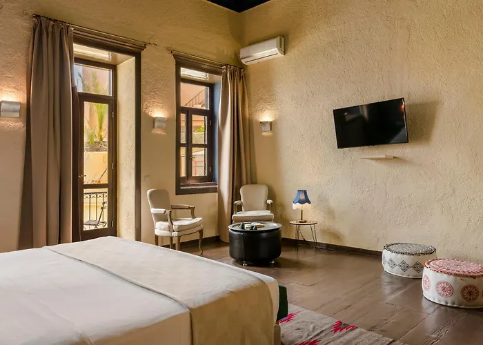 מלון Alcanea Boutique 4*